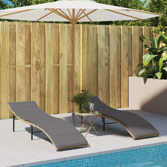 Ligstoelen 2 st met tafel poly rattan beige