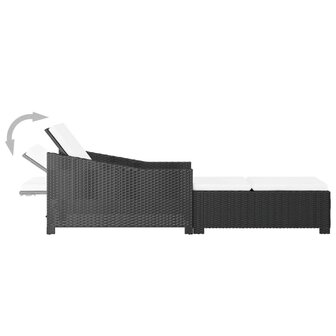 Ligbed met cr&egrave;mewit kussen poly rattan zwart