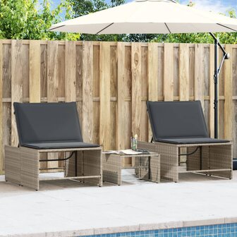 Ligstoelen 2 st met tafel lichtgrijs poly rattan