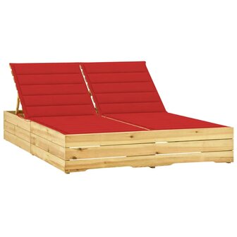 Ligbed tweepersoons met rode kussens ge&iuml;mpregneerd grenenhout