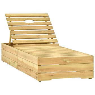 Ligbed met tafeltje en kussen ge&iuml;mpregneerd grenenhout
