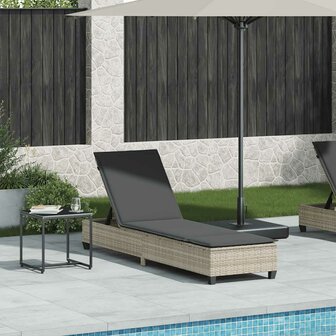 Ligstoel met kussens lichtgrijs 55x200x25,5cm polyrotan
