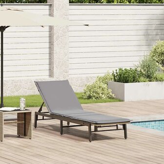 Ligstoel met kussen beige polyrotan
