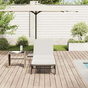 Ligstoel met kussen beige polyrotan