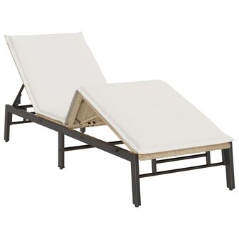 Ligstoel met kussen beige polyrotan
