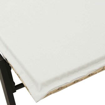 Ligstoel met kussen beige polyrotan