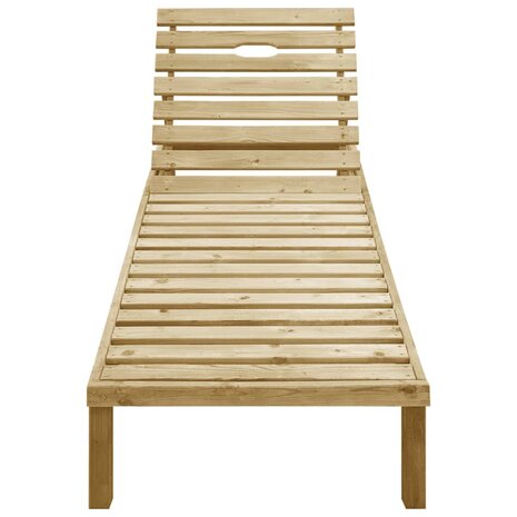 Ligbed met taupe kussen geïmpregneerd grenenhout