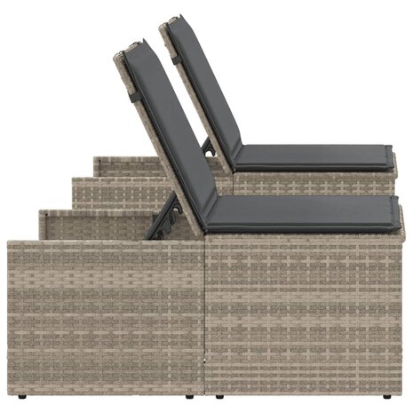 Ligstoelen 2 st met tafel lichtgrijs poly rattan