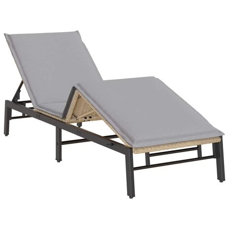 Ligstoel met kussen beige polyrotan