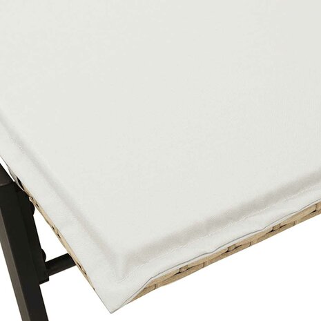 Ligstoel met kussen beige polyrotan